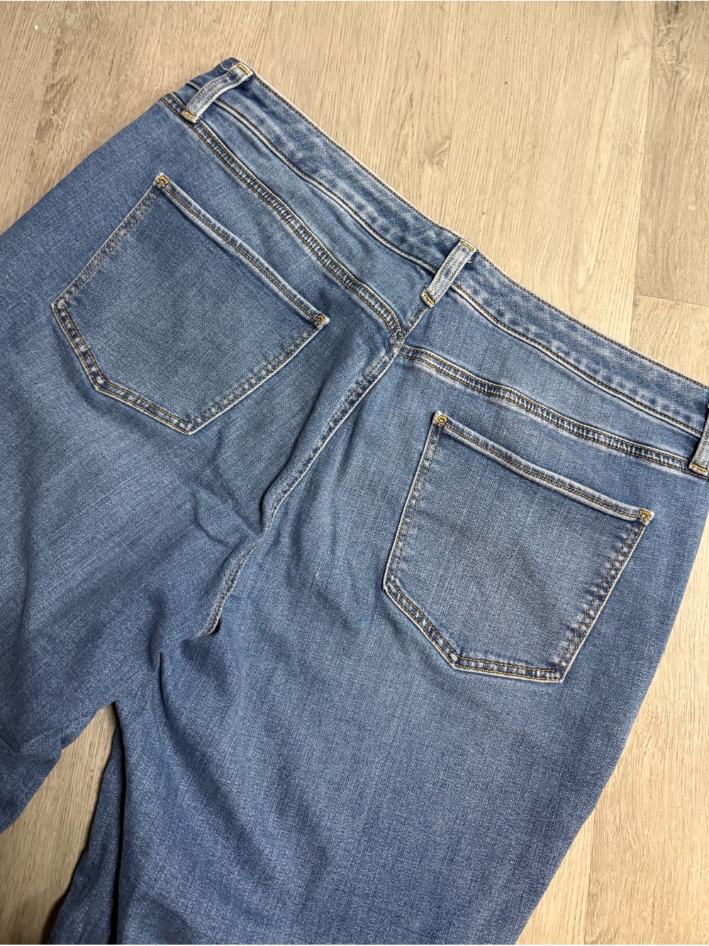 •TALBOTS• CURVY SLIM ANKLE JEANS - Picture 3 of 5